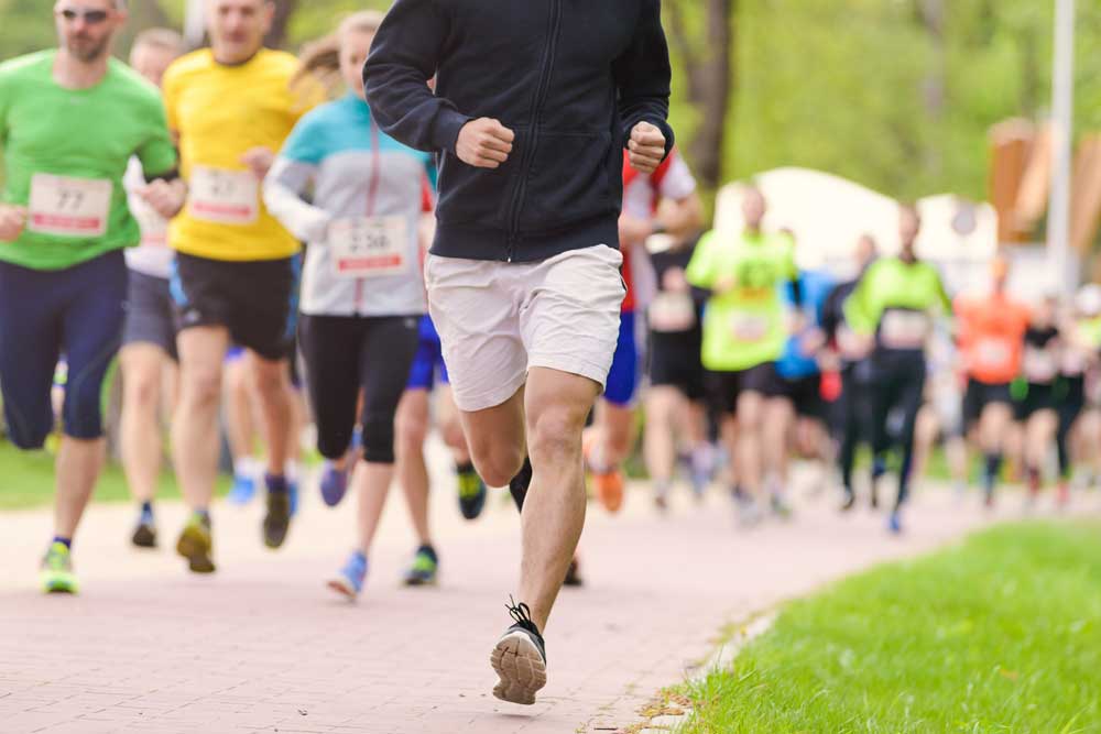 man running without knee pain